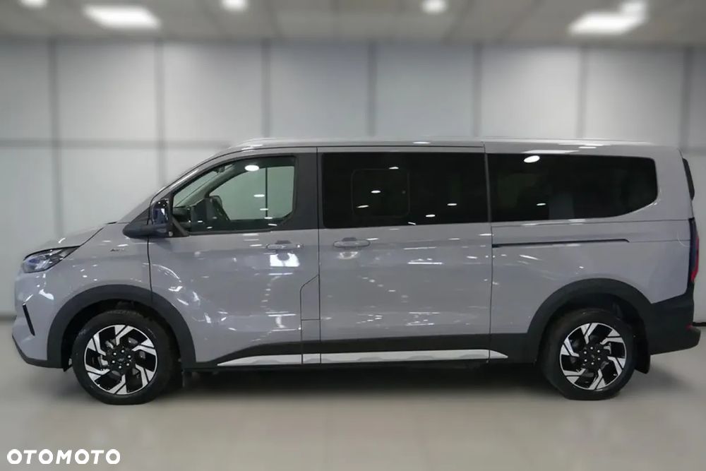 Ford Tourneo Custom - 3