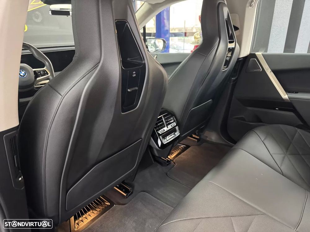 BMW iX xDrive 40 Pack Desportivo - 31