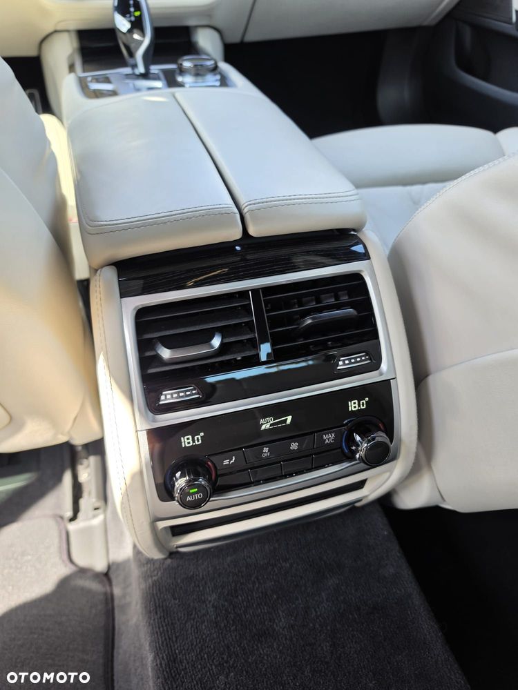 BMW Seria 7 750d xDrive sport - 9
