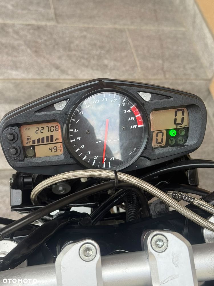 Suzuki GSR - 22