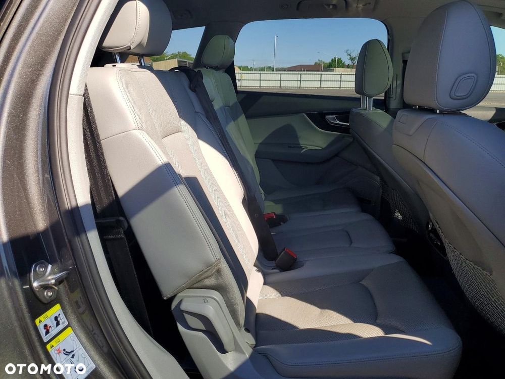 Audi Q7 - 10
