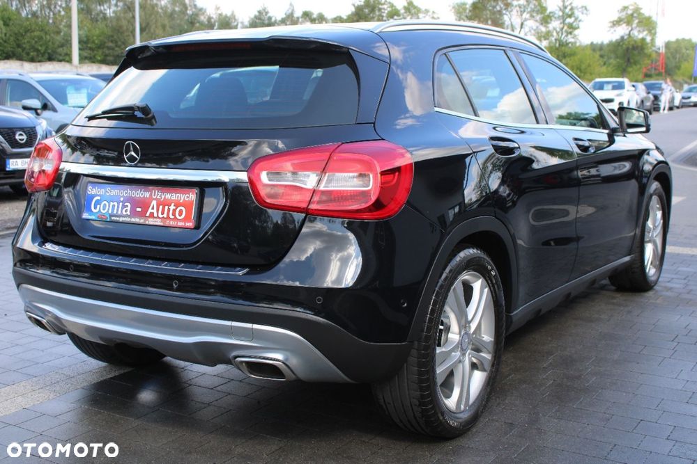 Mercedes-Benz GLA - 16
