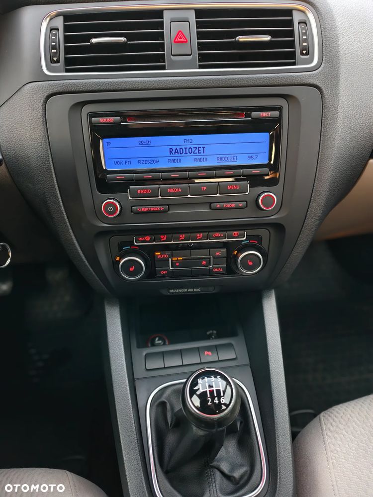 Volkswagen Jetta 1.2 TSI Trendline - 15