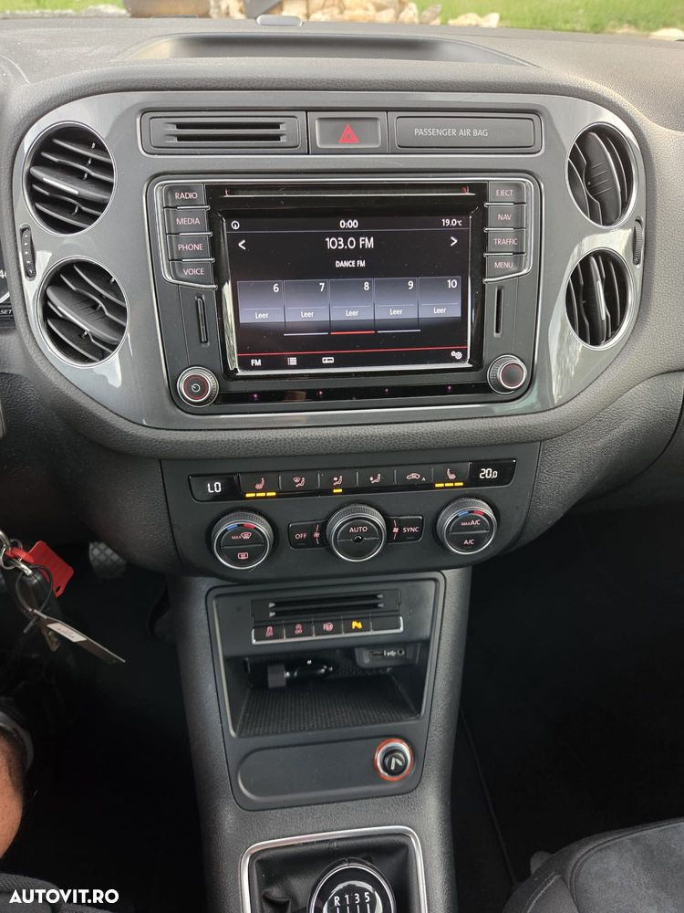 Volkswagen Tiguan 2.0 TDI DPF BlueMotion Technology Lounge Sport & Style - 11