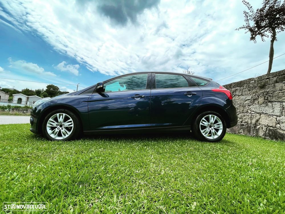 Ford Focus 1.0 EcoBoost S&S ST-Line - 11