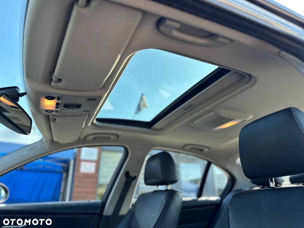 BMW Seria 3 320i - 10
