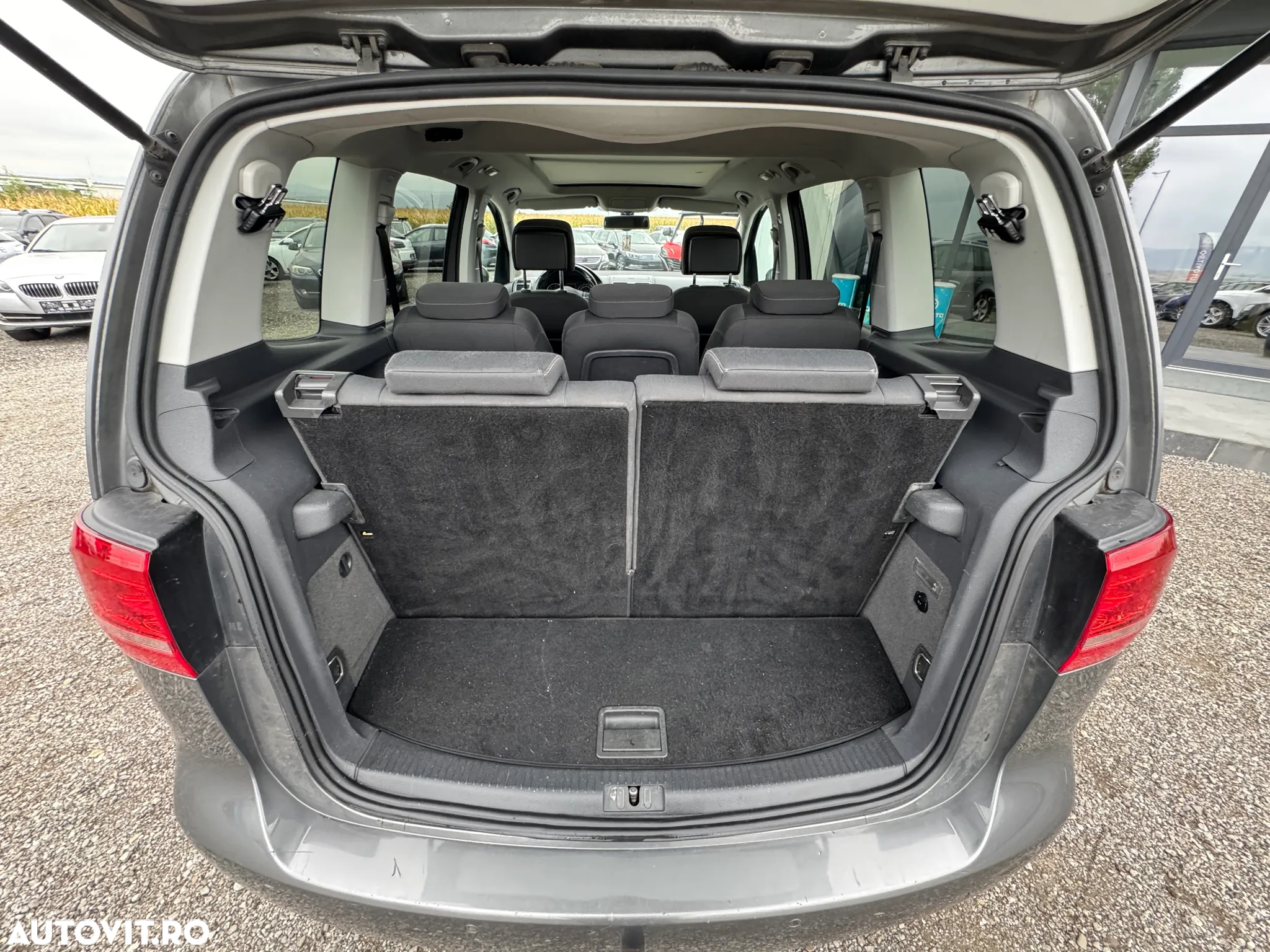 Volkswagen Touran 2.0 TDI DPF BlueMotion Technology MATCH - 20