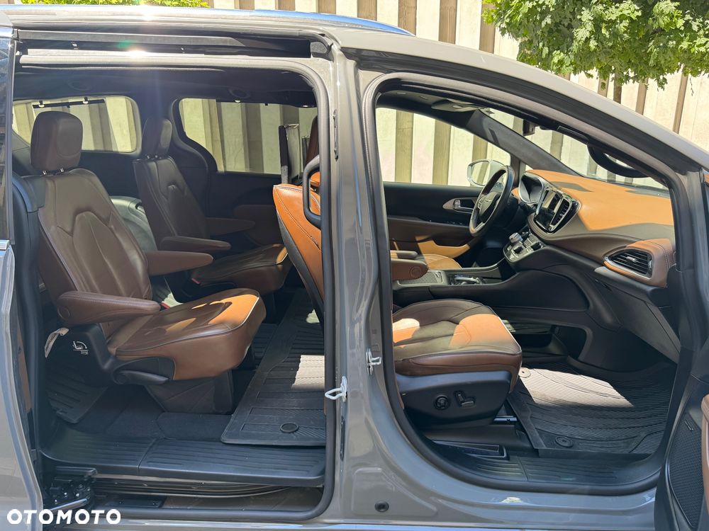 Chrysler Pacifica - 21
