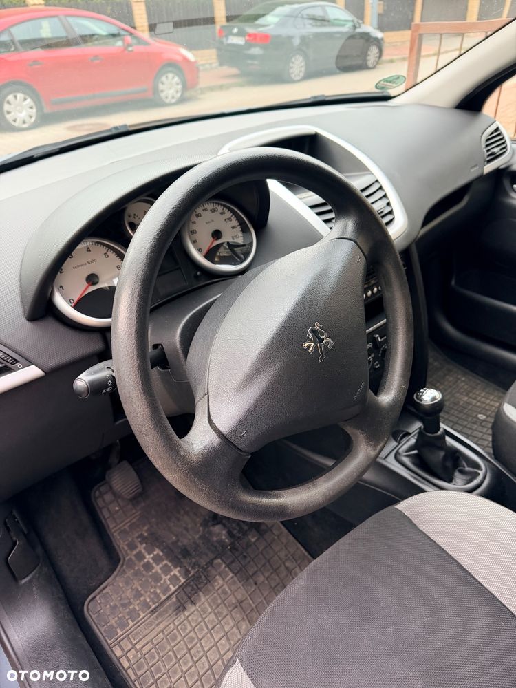 Peugeot 207 1.4 16V Trendy - 9