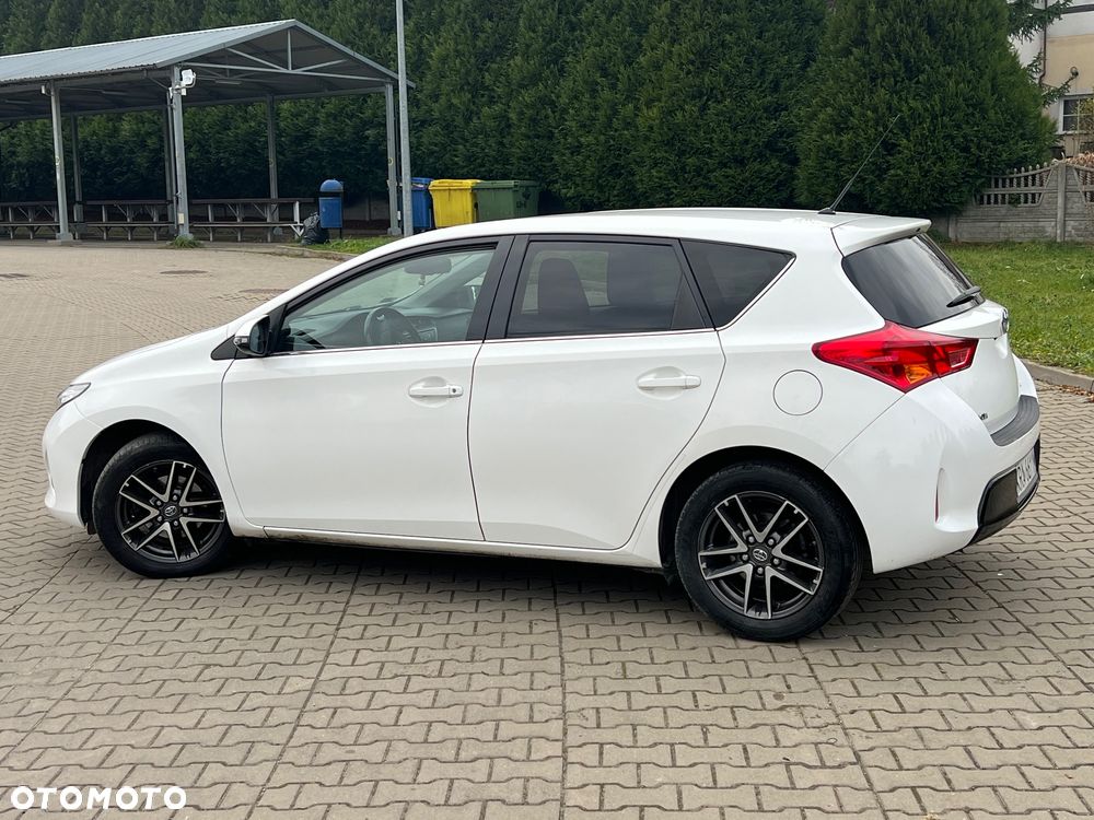 Toyota Auris 1.4 D-4D Life+ - 24