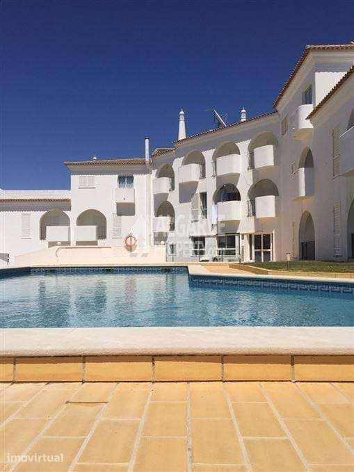 Bonito apartamento T1+1 perto da Praia da Galé e Golfe Salgados - Grande imagem: 2/12