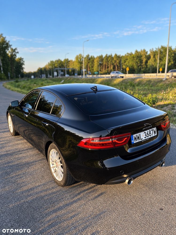 Jaguar XE 2.0 D Prestige - 5