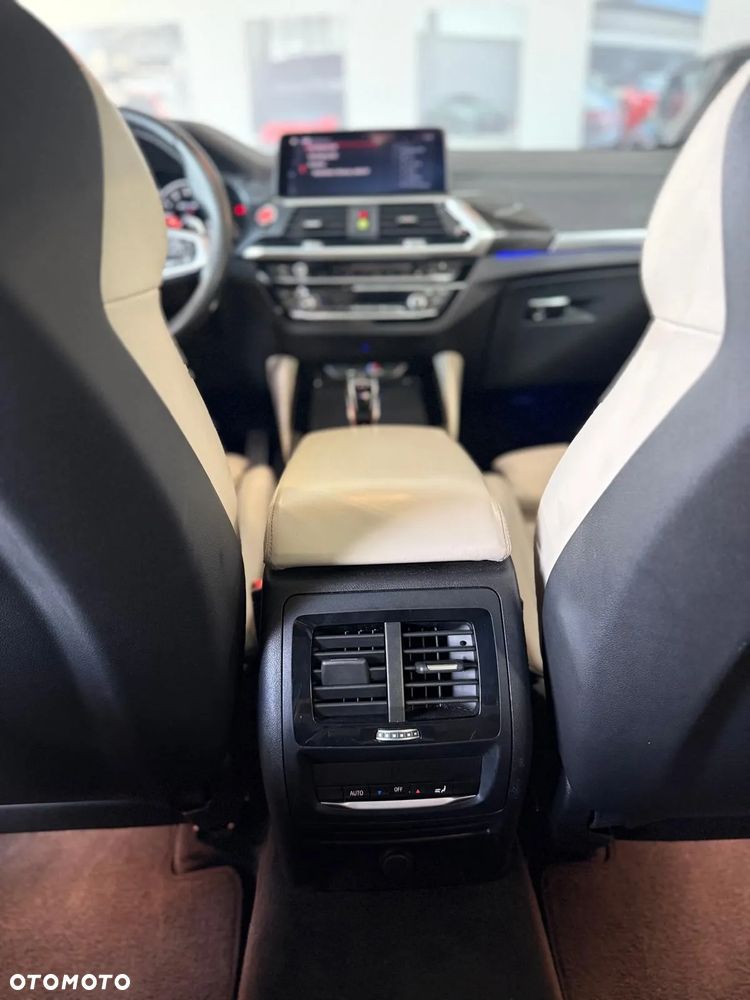BMW X4 xDrive M - 16