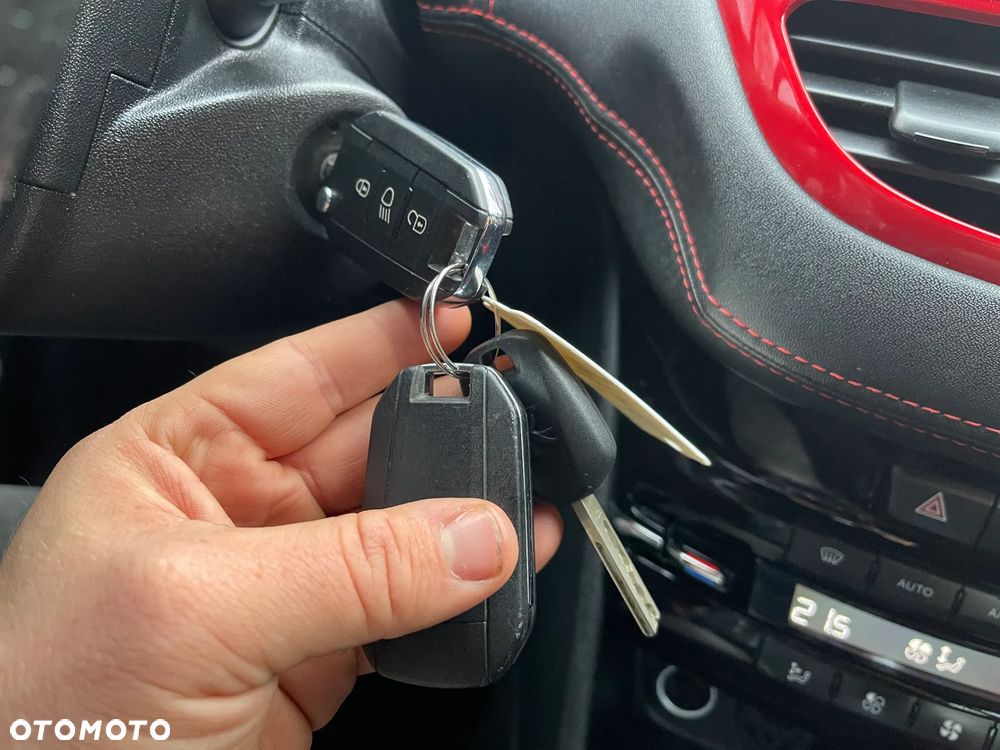 Peugeot 208 1.6 THP GTi - 15