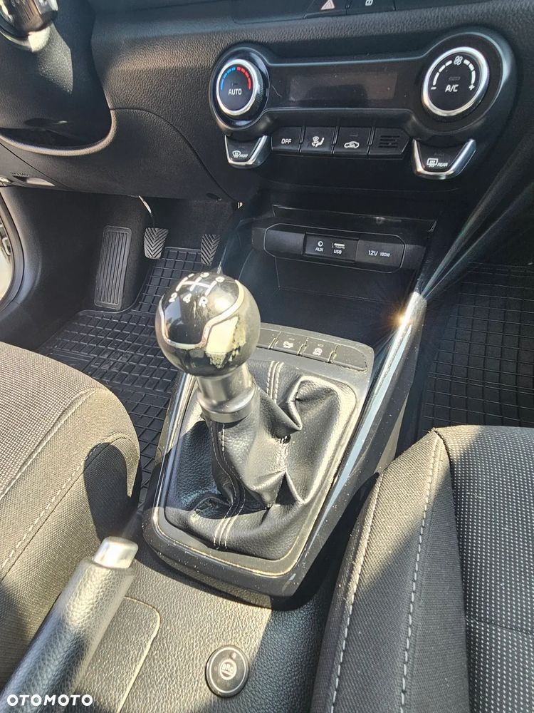 Kia Rio 1.2 M - 11