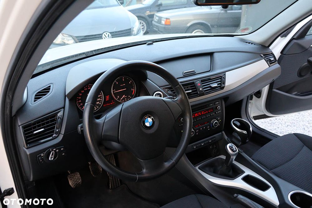 BMW X1 sDrive18d xLine - 23