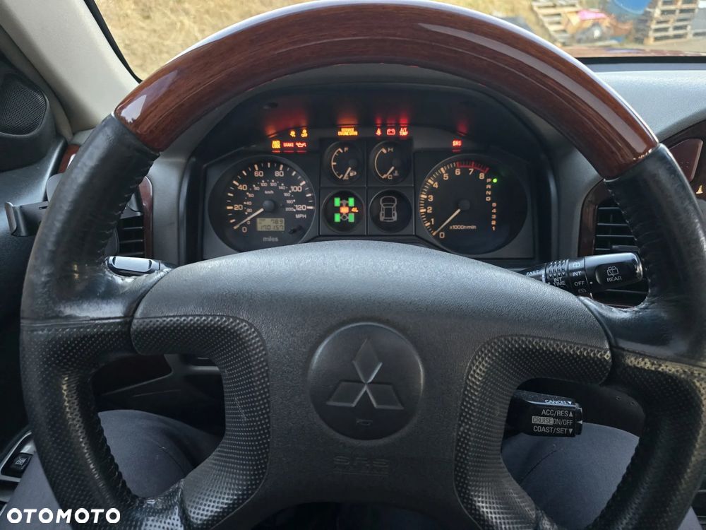 Mitsubishi Montero - 25