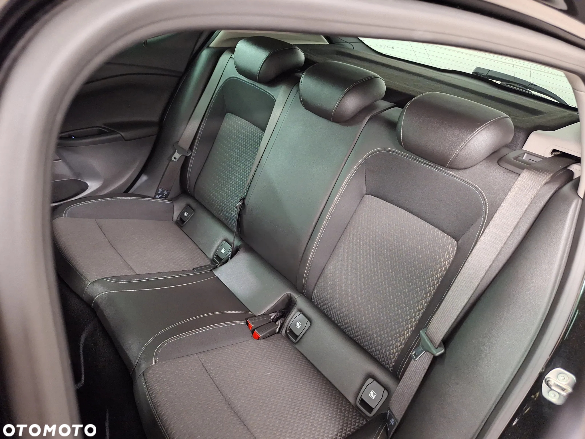 Opel Astra 1.4 Turbo Business - 23