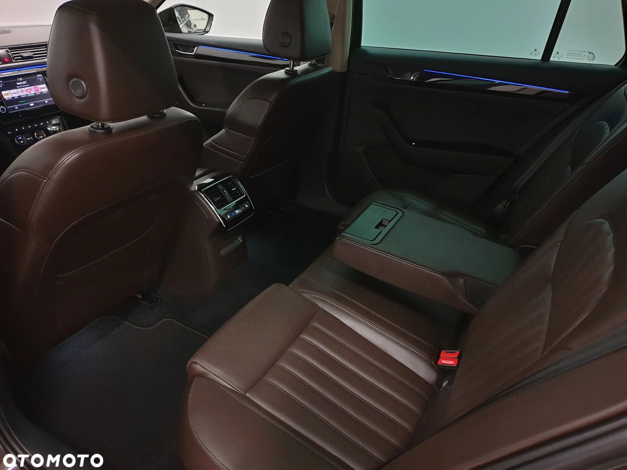 Skoda Superb 2.0 TDI 4x4 L&K DSG - 26