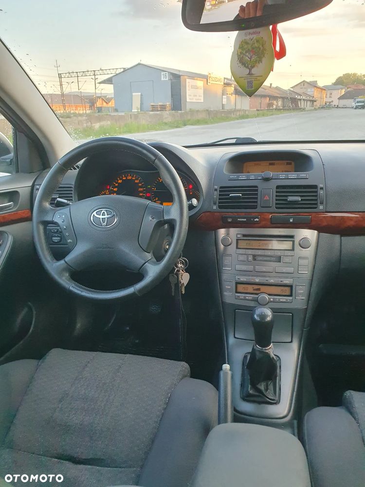 Toyota Avensis 2.0 D-4D High - 12
