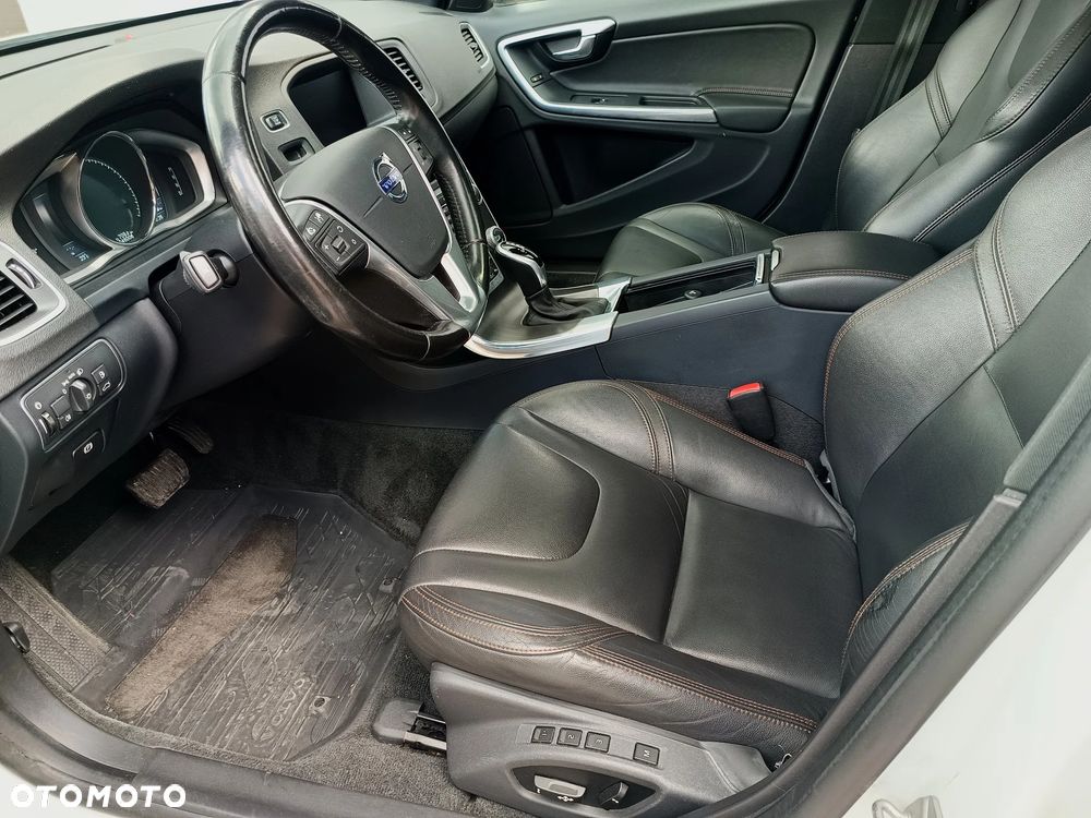 Volvo V60 Cross Country D4 Drive-E Summum - 13