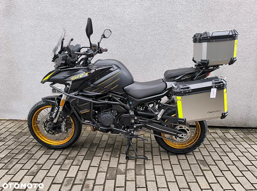 QJMOTOR SRT900SX - 18