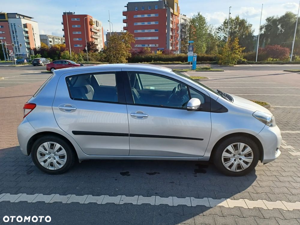 Toyota Yaris 2013 photo 3