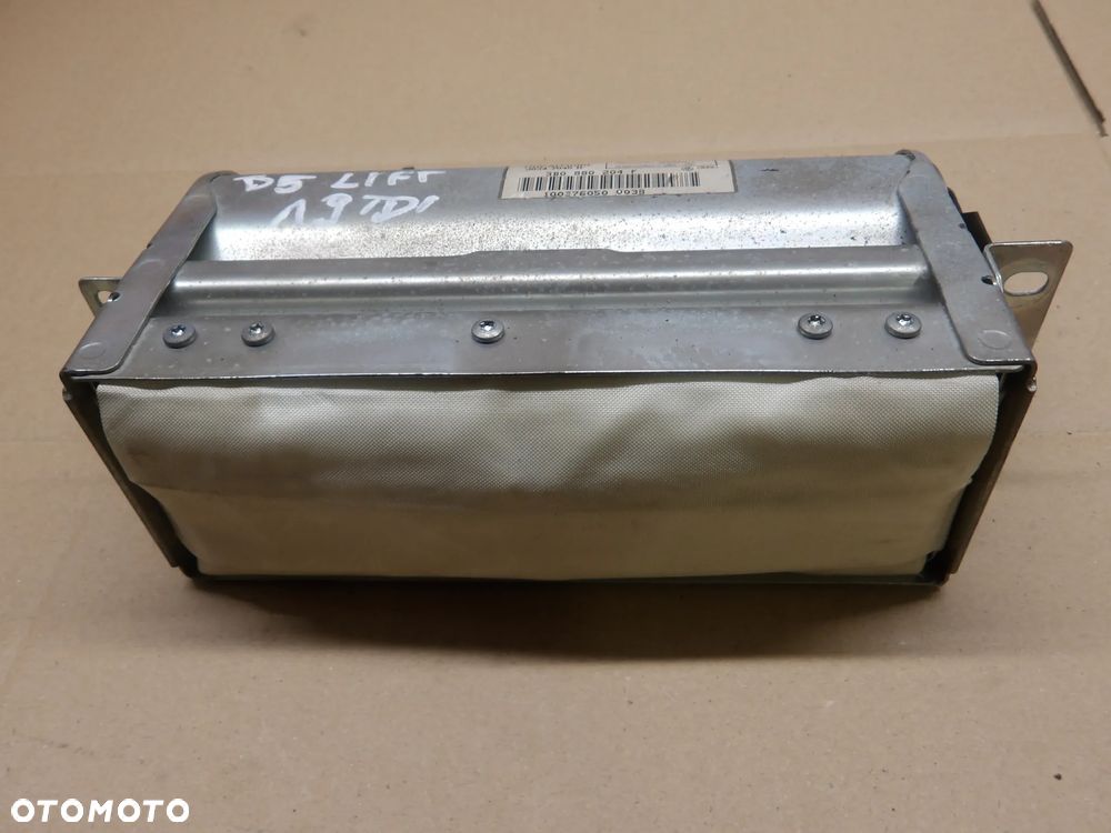 PASSAT B5 FL SEDAN 1.9TDI PODUSZKA AIRBAG PASAŻERA 3B0880204F - 1