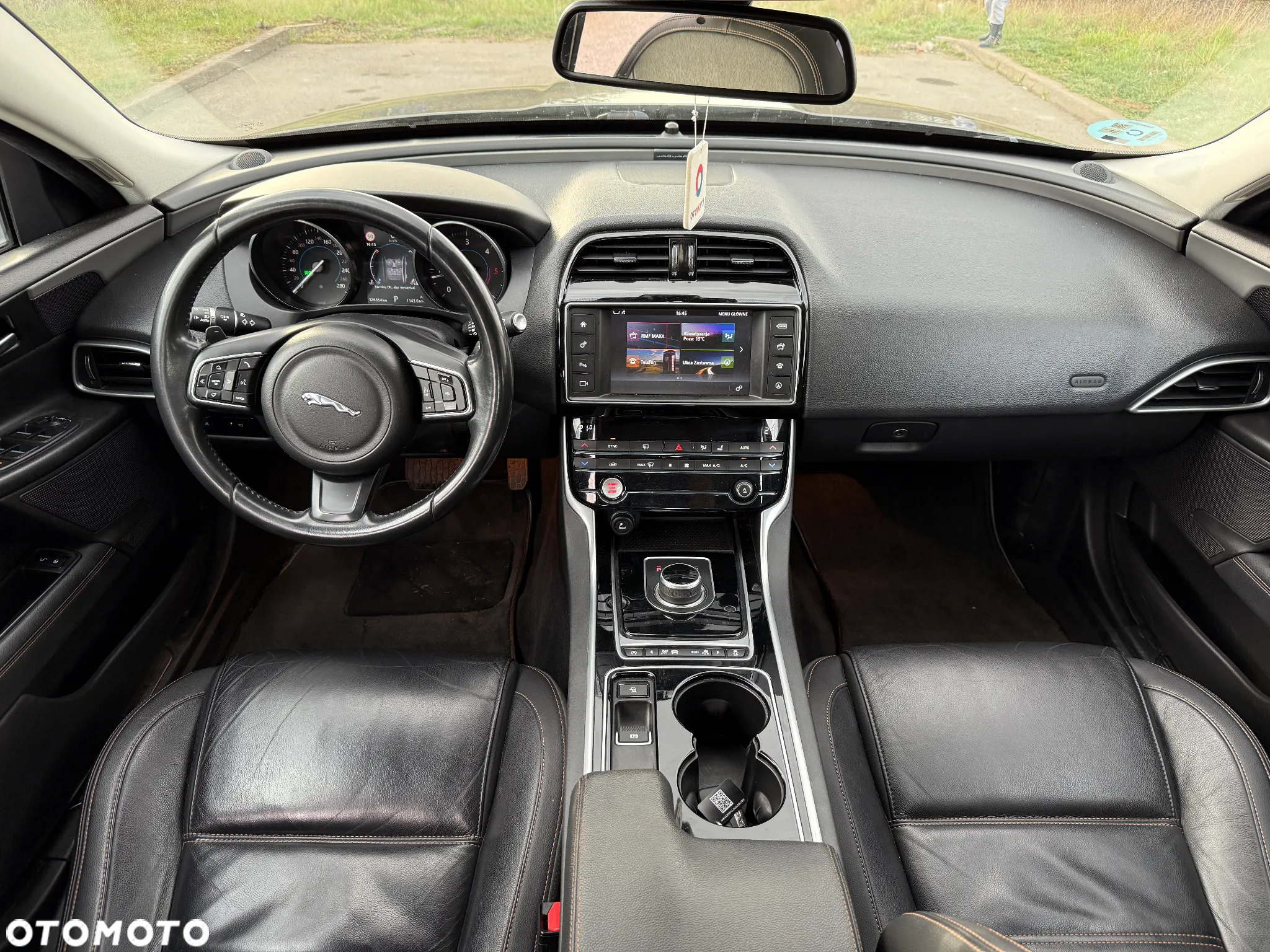 Jaguar XE - 15