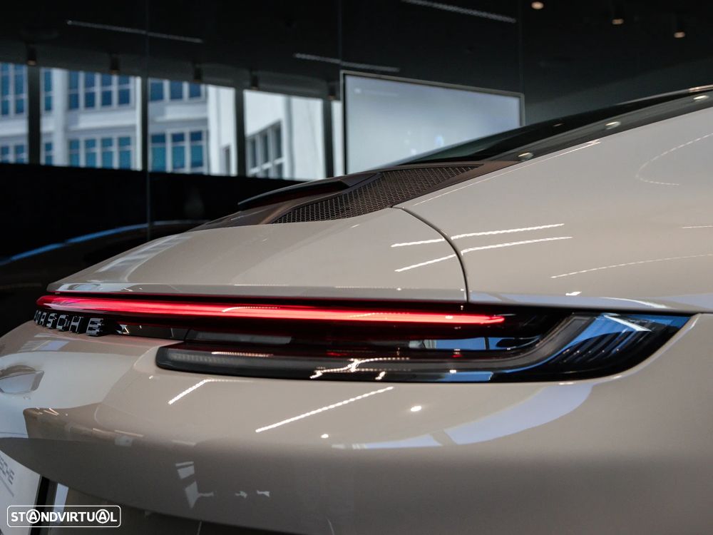 Porsche 911 (992) GT3 PDK Touring Pack - 17