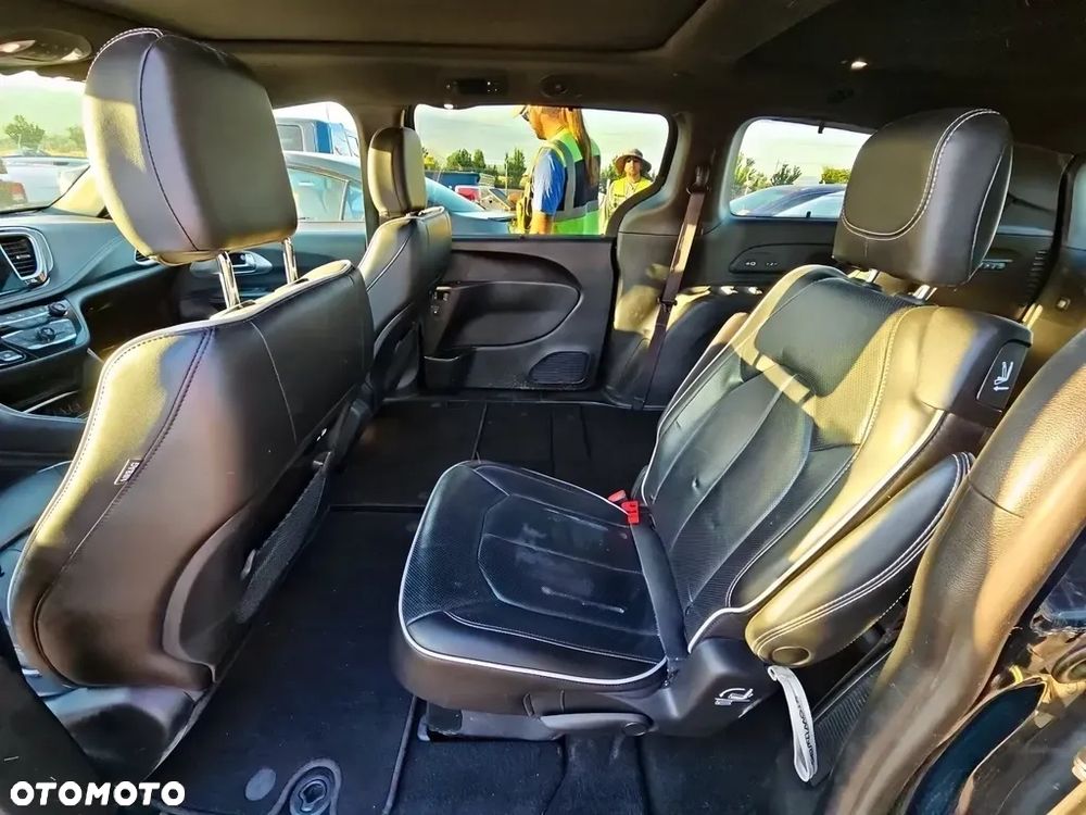 Chrysler Pacifica - 13