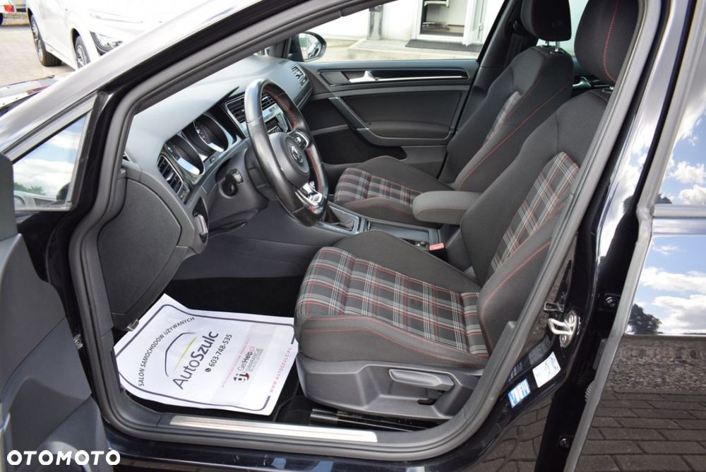 Volkswagen Golf - 20
