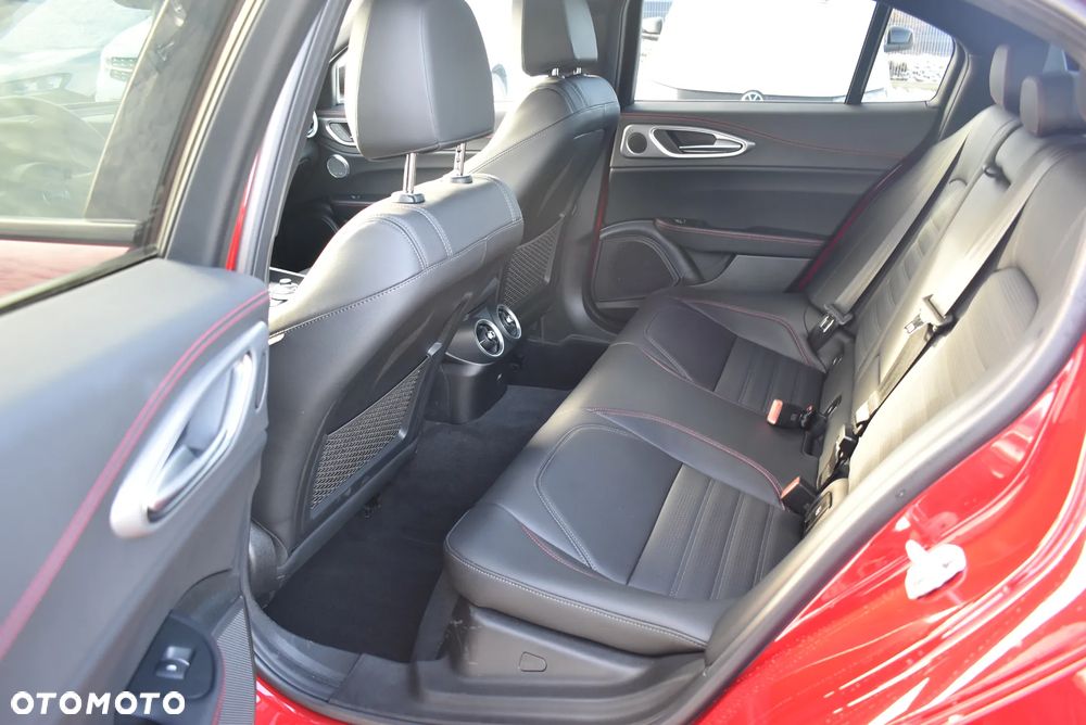 Alfa Romeo Giulia 2.0 Turbo Tributo Italiano Q4 - 12