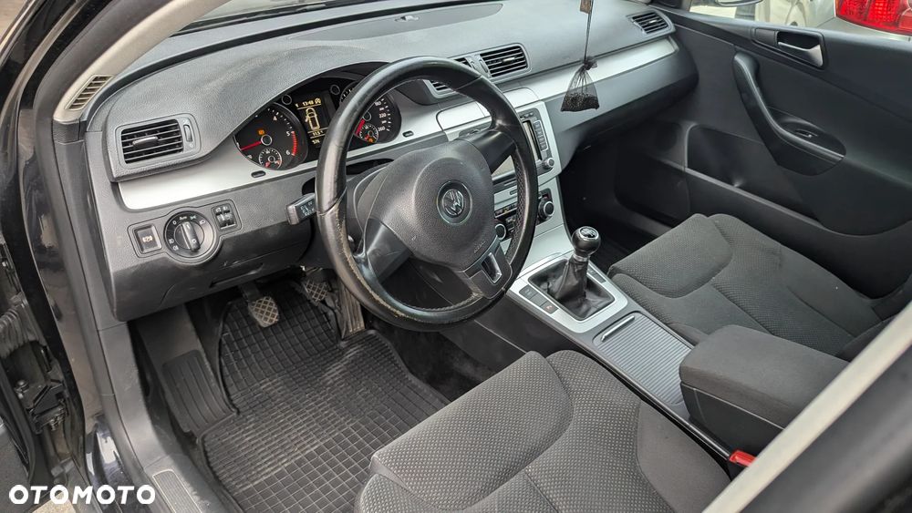 Volkswagen Passat 1.6 TDI DPF BlueMot Comfortline - 12