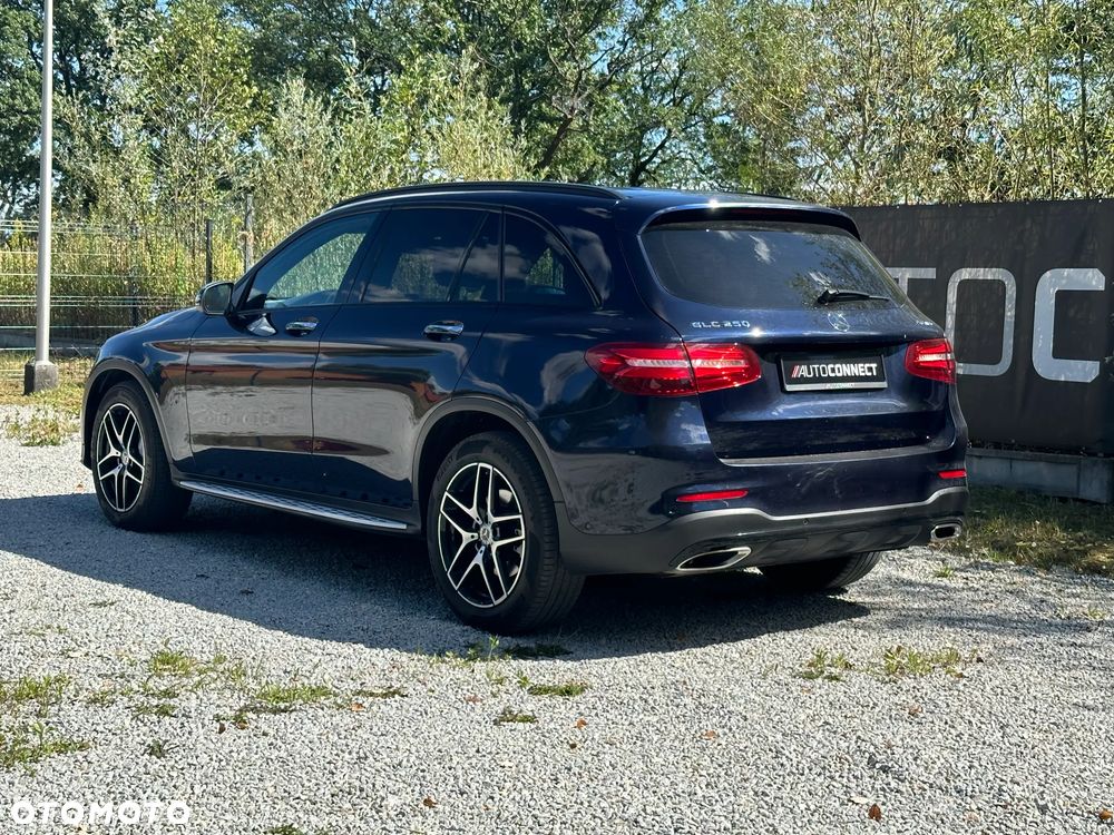 Mercedes-Benz GLC 250 4Matic 9G-TRONIC AMG Line - 3