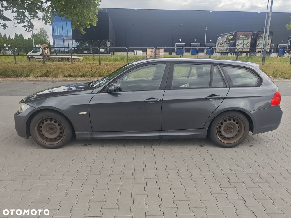 BMW Seria 3 320i - 5