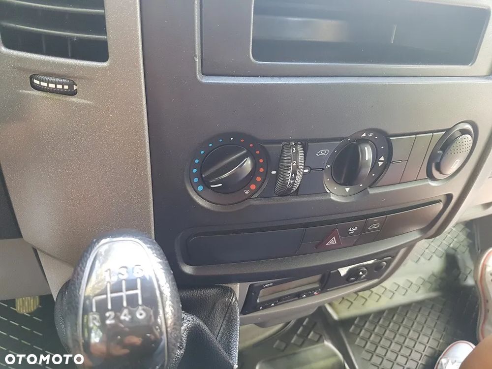Mercedes-Benz Sprinter - 22