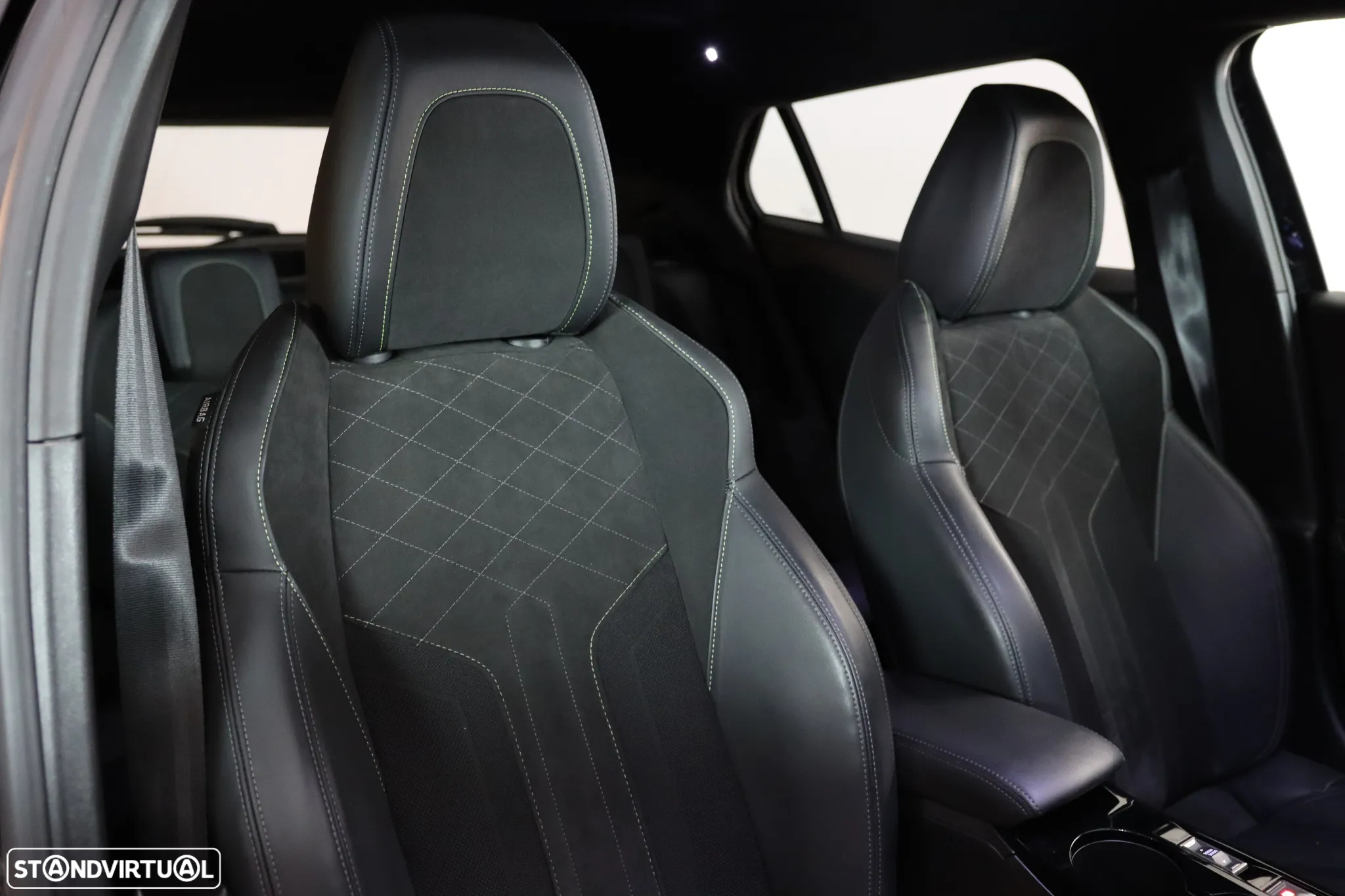 Peugeot 2008 PureTech 130 EAT8 GT - 24