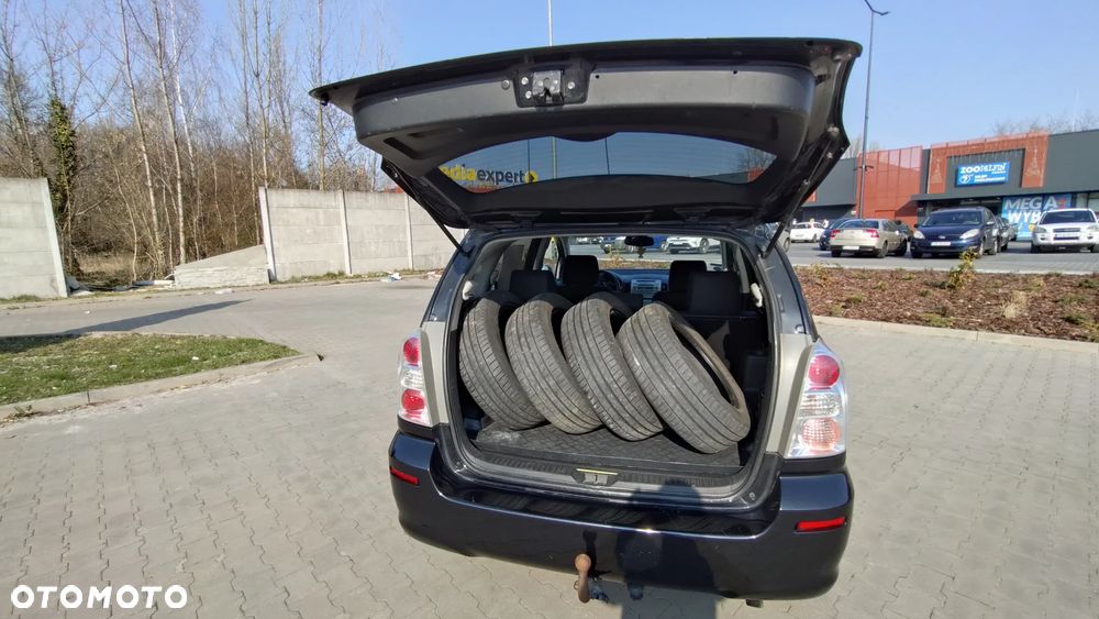 Toyota Corolla Verso - 11