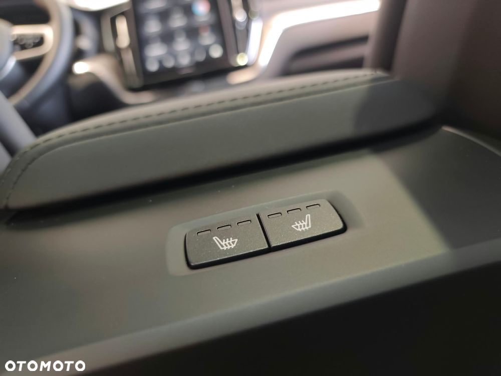 Volvo XC 60 T8 Plug-In Hybrid AWD Ultimate Black Edition - 33
