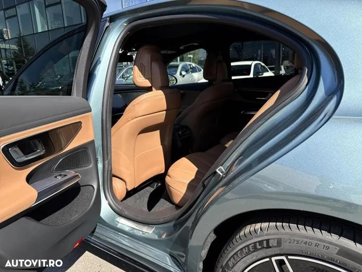 Mercedes-Benz E 300 4MATIC Aut. - 12
