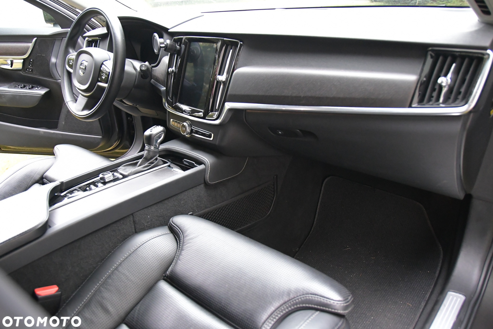 Volvo V90 D5 SCR AWD Momentum Pro - 25