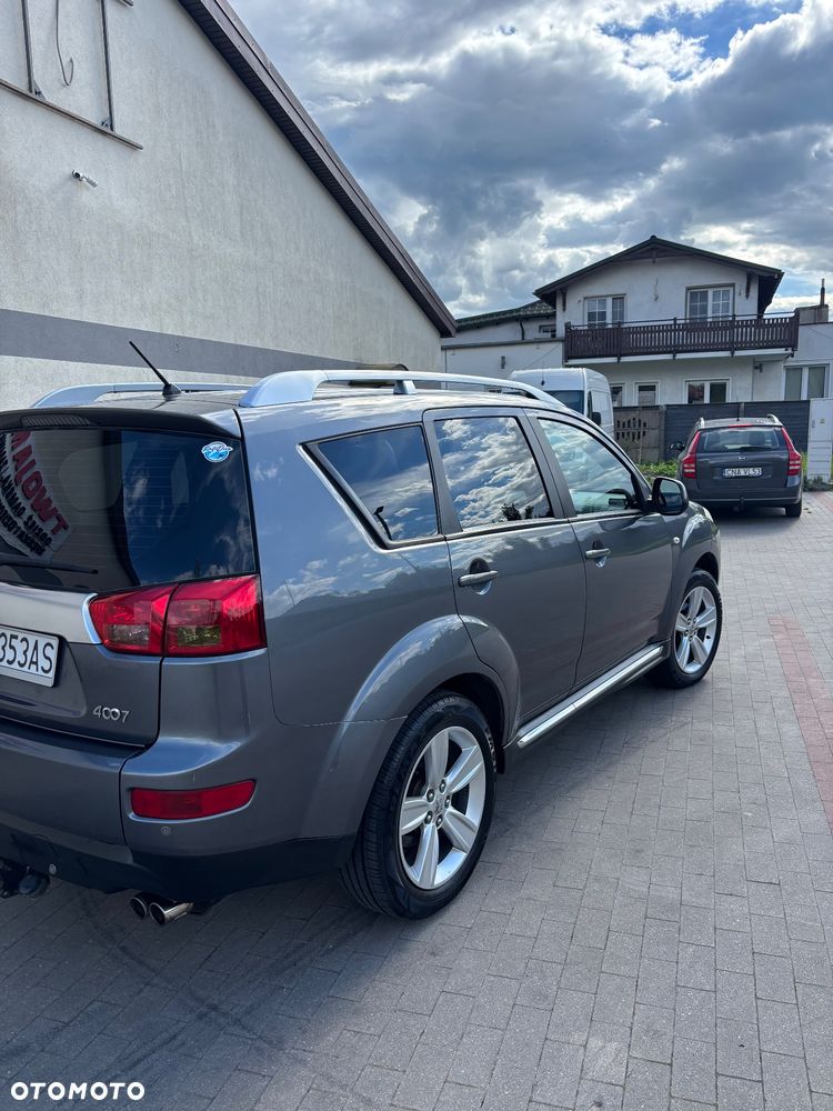 Peugeot 4007 - 8