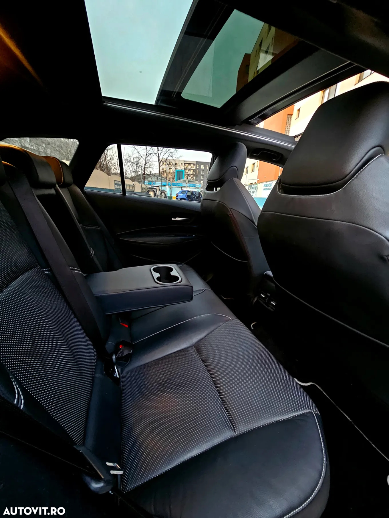Toyota Corolla 2.0 HSD Exclusive Plus GR Sport Bi-Tone - 29