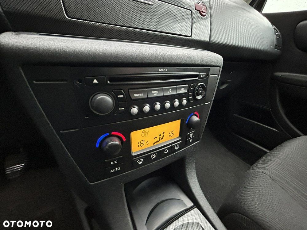 Citroën C4 1.4 16V Style - 11
