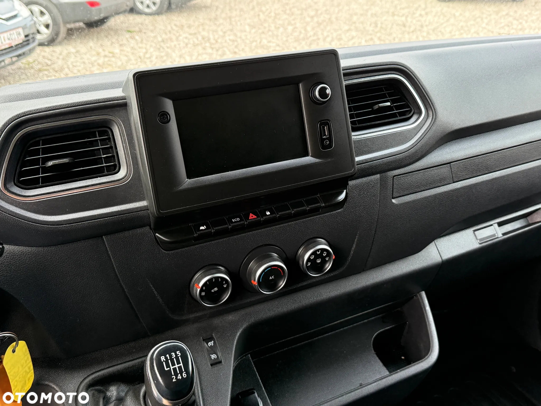 Nissan NV400 - 32