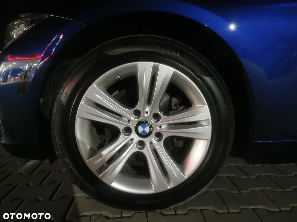 BMW Seria 3 330i xDrive Luxury Line - 17