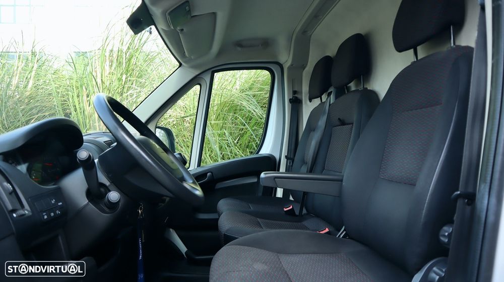 Peugeot Boxer Furgão 330 L3H2 2.2 BlueHDi 120cv - 28
