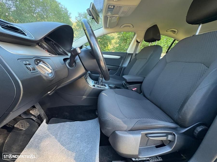 VW Passat 1.6 TDI Confortline - 24
