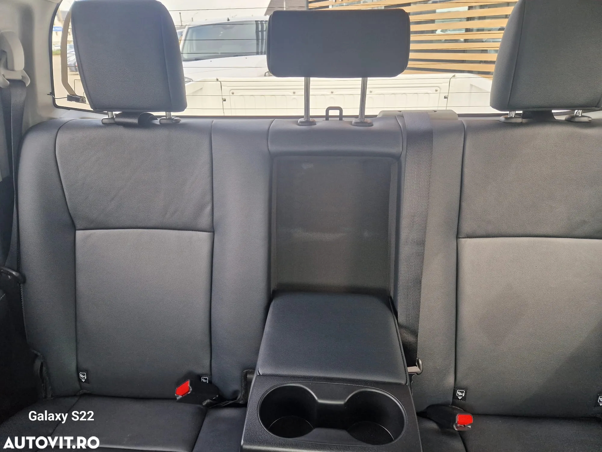 Toyota Hilux 2.8D 204CP 4x4 Double Cab AT MHEV Executive - 19